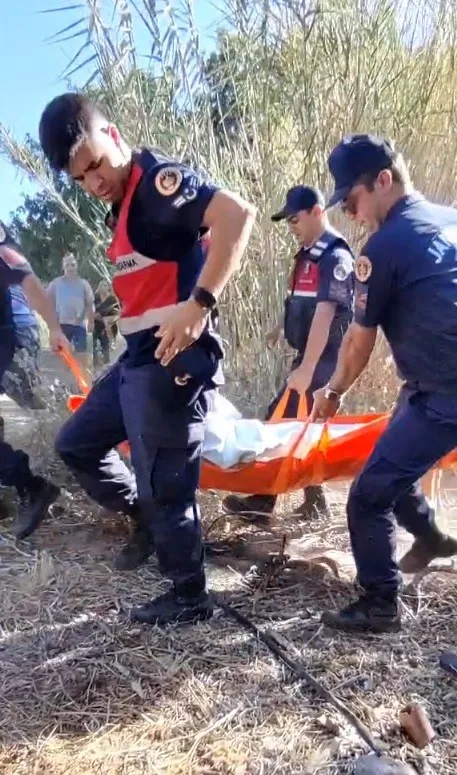 Mgümüşlük Mahallesi 5224 Sokak’ta Yaşamını Sürdüren Ve Psikolojik Sorunları Olduğu Öğrenilen F.a.i. (40) Adlı Vatandaş, Iddiaya Göre Akşam Saatlerinde Evini Ateşe Verdi. Ardından Evinin Bahçesine Çıkarak Bölgede Buluna