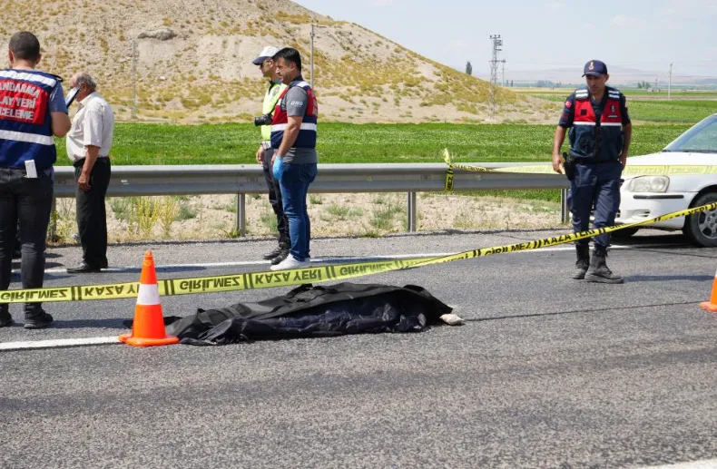 Otomobil Takla Atıp Karşı Şeride Geçti 2 Ölü, 2 Yaralı