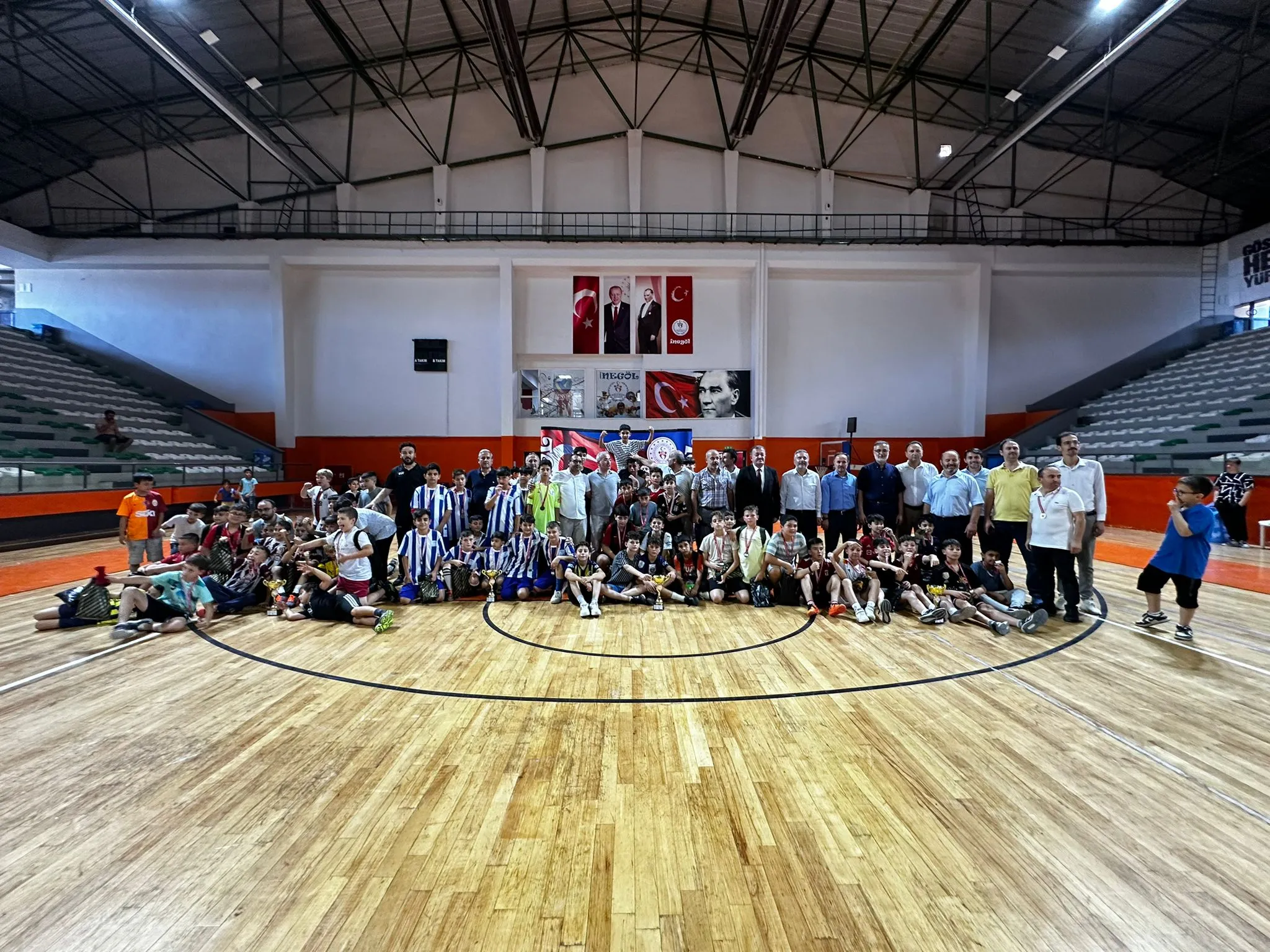 İnegöl'de 6. Geleneksel 15 Temmuz Kupası Kuran Kursları Arası Futsal Turnuvası Sona Erdi! (5)