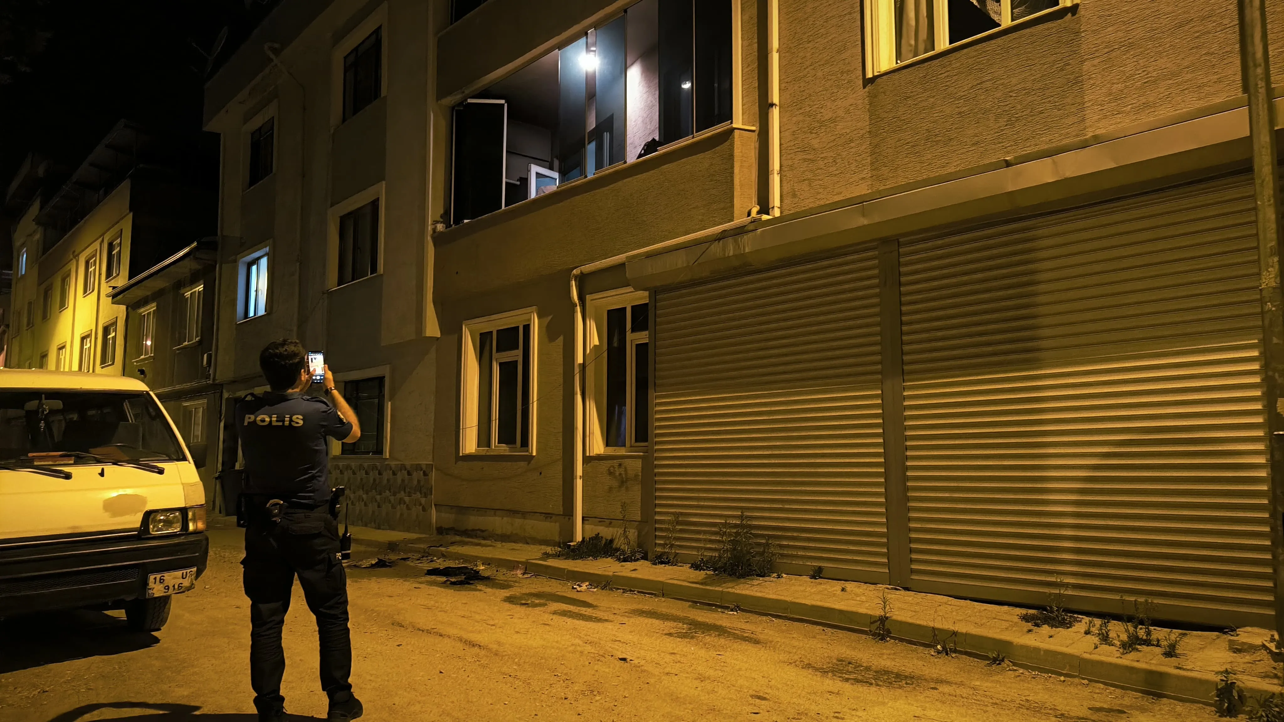 İnegöl'de Balkon Faciası Alev Alan Halılar Korkuttu! (2)