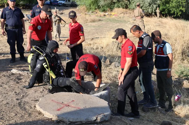 Narin'in Ağabeyi Kolundaki Iz Nedeniyle İstanbul Adli Tıp Kurumu’na Gönderildi (2)