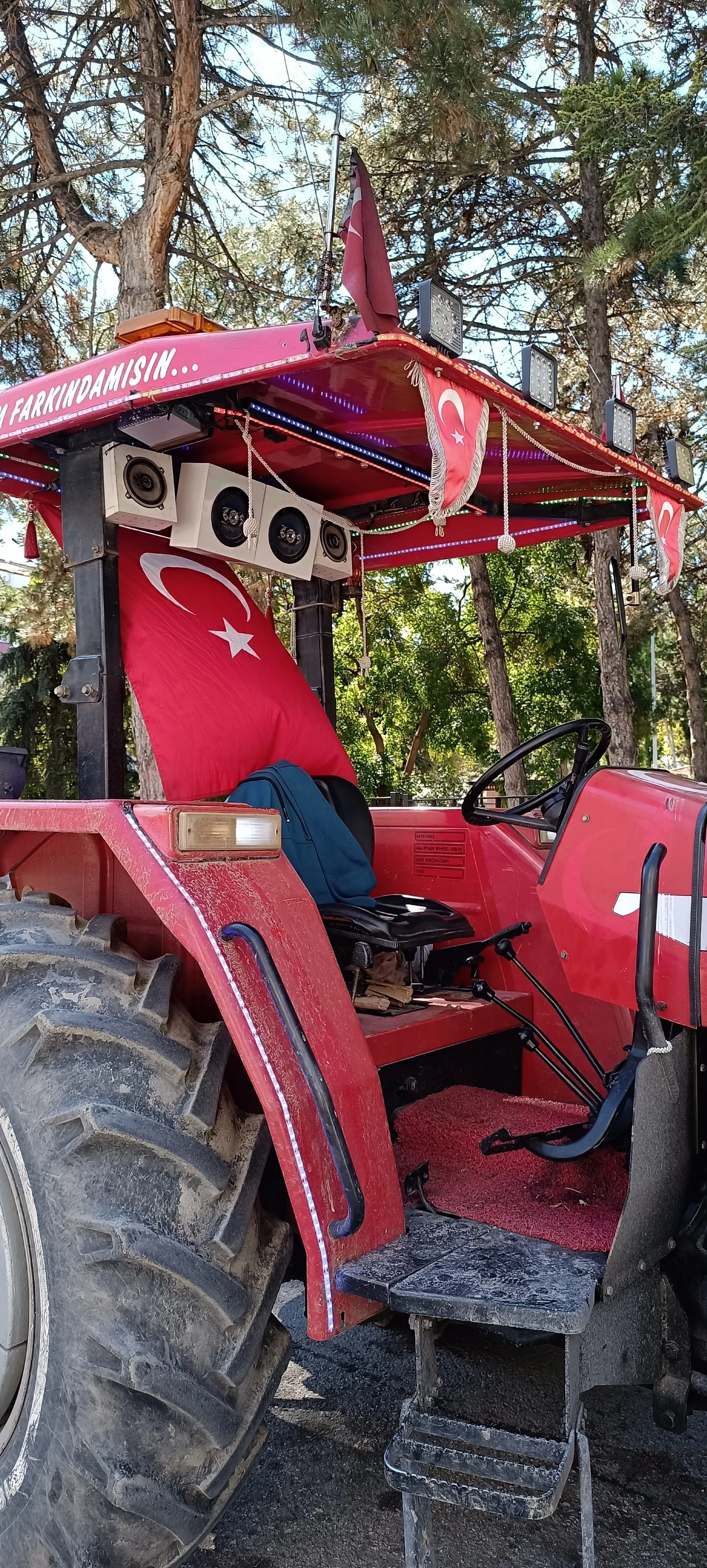 Bu Benim Için Heves Dedi, Cezalara Rağmen Traktörle Turlamaktan Vazgeçmedi