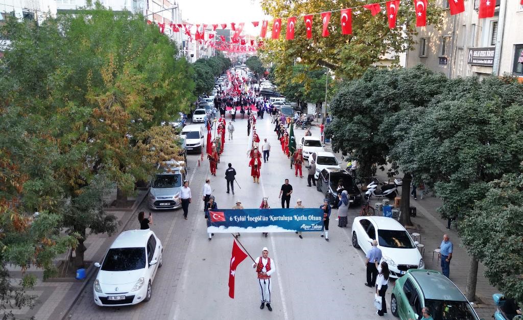 Genc Gazete İnegöl'de Kurtuluş Coşkusu 102. Yılında Sokaklara Taştı (6)