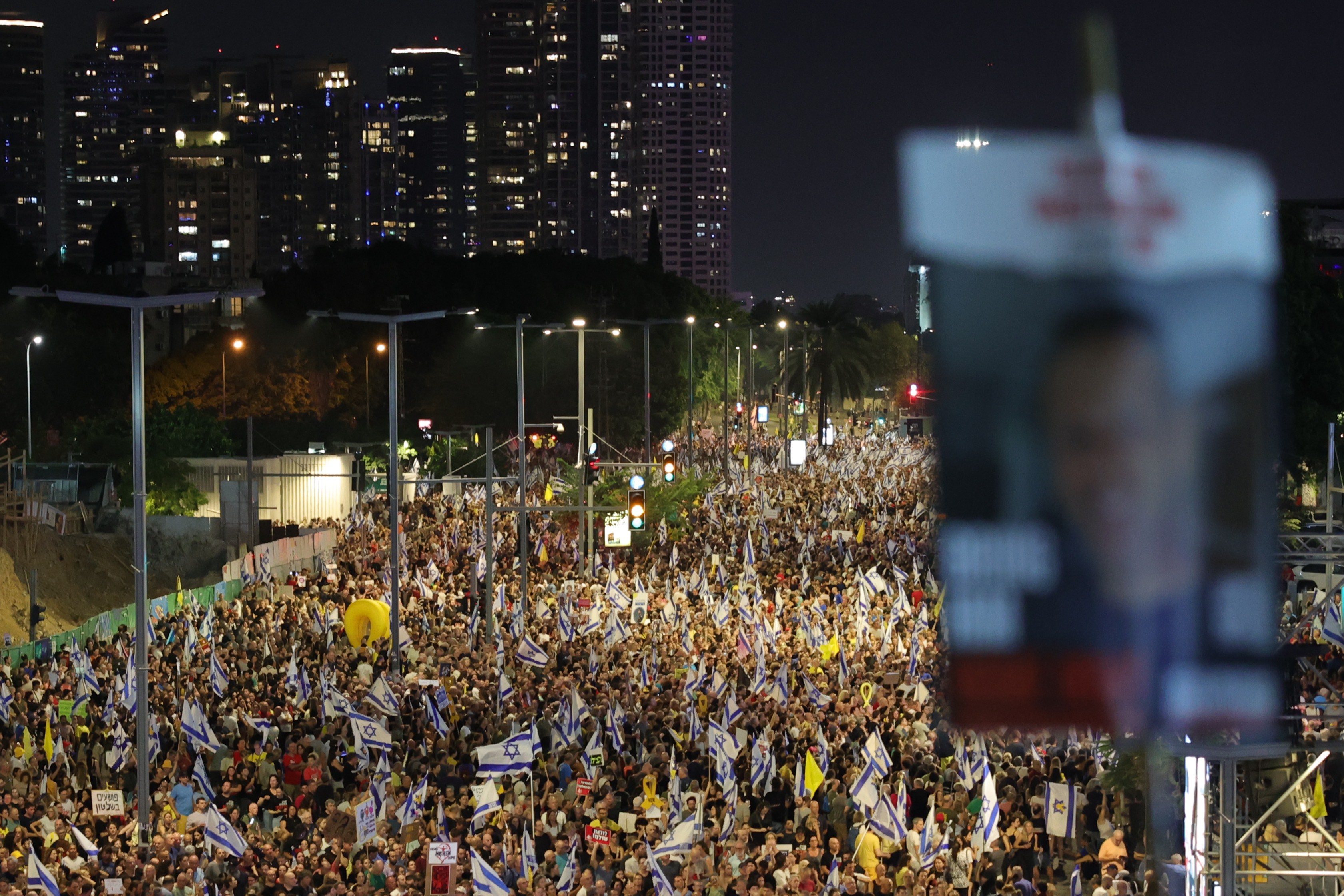 Genc Gazete İsrail'de 500 Bin Kişilik Protesto Katil Netanyahu (5)