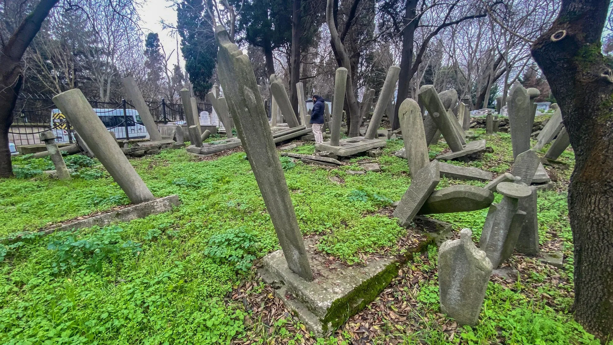 Genc Gazete Ölümü Temenni Etmek Ölüm Mezar Cenaze (19)