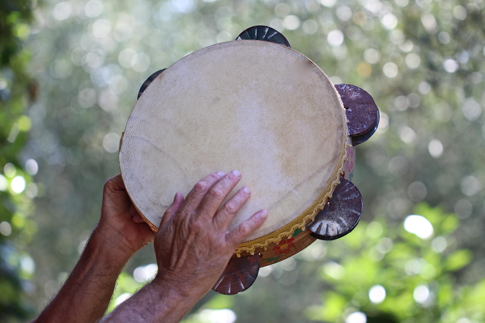 Genc Gazete Rüyada Def Calmak Def Gormek (3) Playing Tambourine