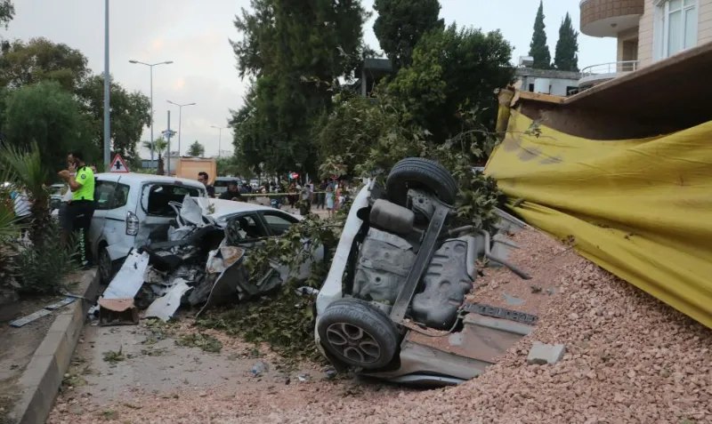 Hatay’da Hafriyat Kamyonu 7 Aracı Biçti Yaralılar Var (3)