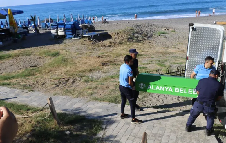 Alanya'da 20 Yaşındaki Gencin Cansız Bedeni Kıyıya Vurdu