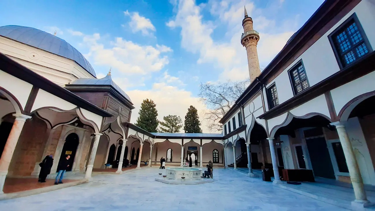 Bursa Emir Sultan Camii Avlusu 11Zon