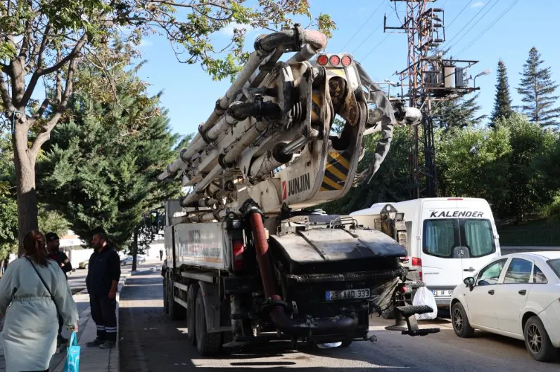 Elazığ'da Beton Pompa Aracının Çarptığı Yaşlı Adam Hayatını Kaybetti (2)