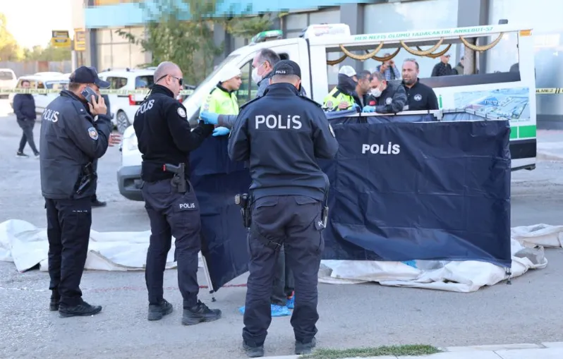 Elazığ'da Beton Pompa Aracının Çarptığı Yaşlı Adam Hayatını Kaybetti (3)