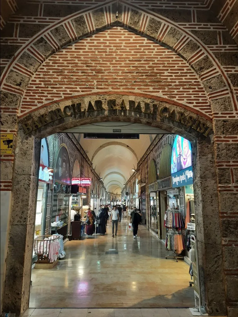 Gelincik Çarşısı Bursa’nın Kalbinde Tarih Ve Alışverişin Buluştuğu Renkli Durak (3)