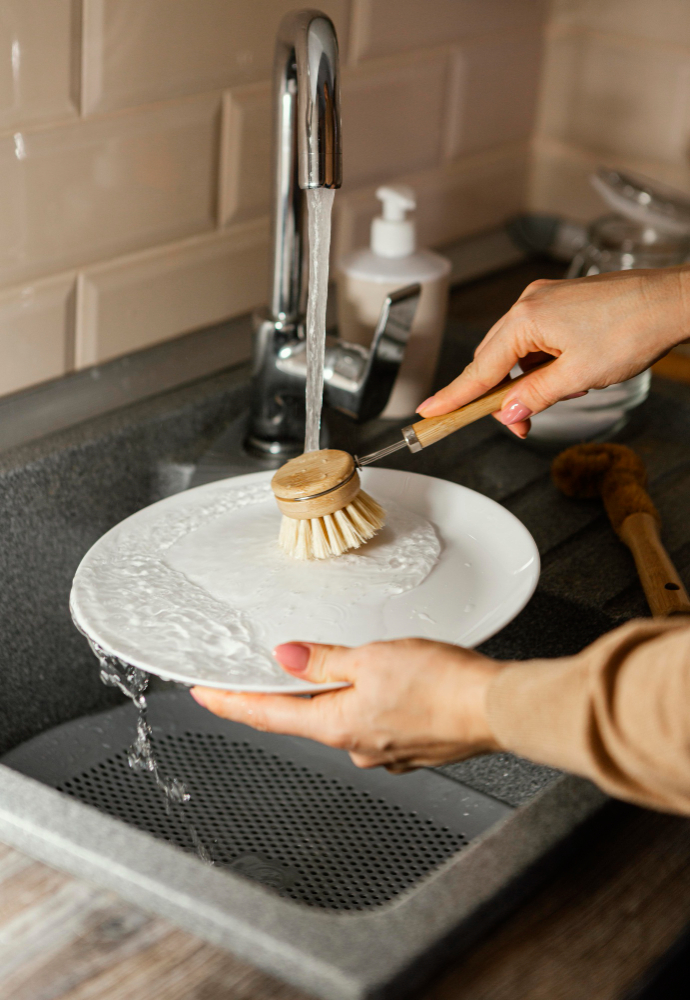 Genc Gazete Geceleri Mutfakta Kirli Bulaşık Bırakmayınwashing Up Dish (13)