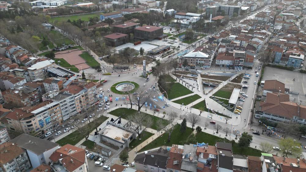 Genç Gazete Inegöl Belediye Binası Inegöl Atatürk Anıtı Hükümet Meydanı (19)