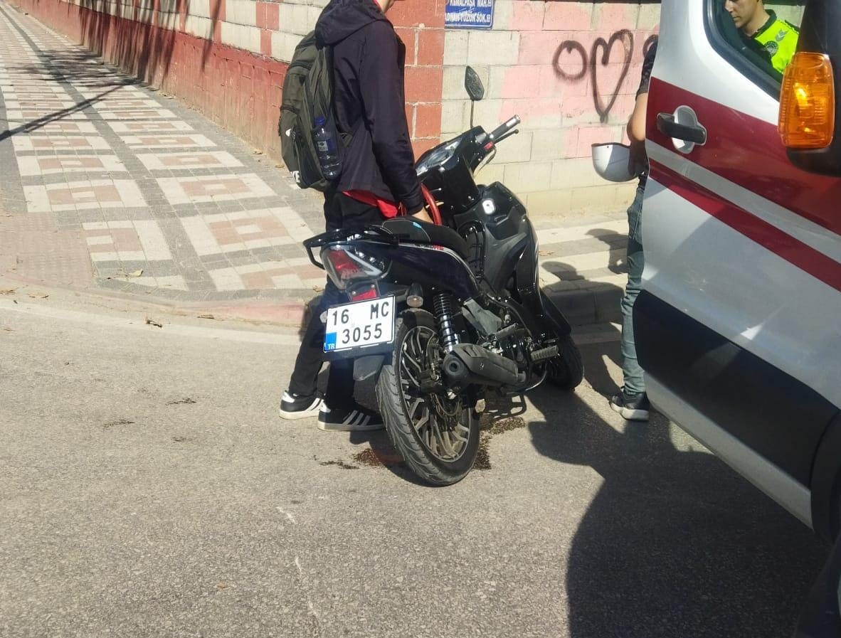 Genc Gazete İnegöl'de Otomobil Ile Motosikletin Çarpıştığı Kaza (1)