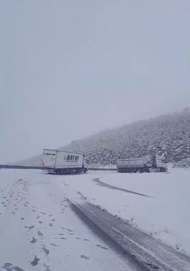 Genç Gazete Kış, Ardahan’da Erken Bastırdı Tırlar Yolda Mahsur (2)