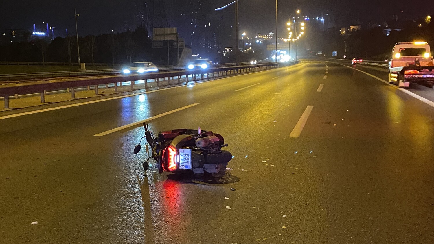 Gençgazete Otoyolda Gece Yarısı Motosiklet Kazası (3)