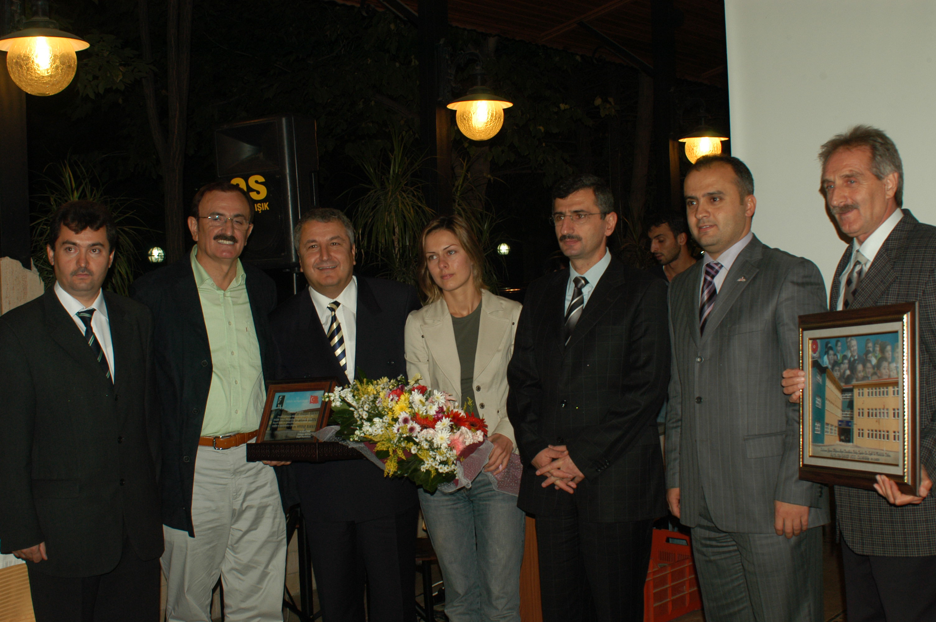 Gençgazete Prof. Inegöl Dr. Selçuk Yakşi Hayırsever Yemek 2006 Ekim (2)