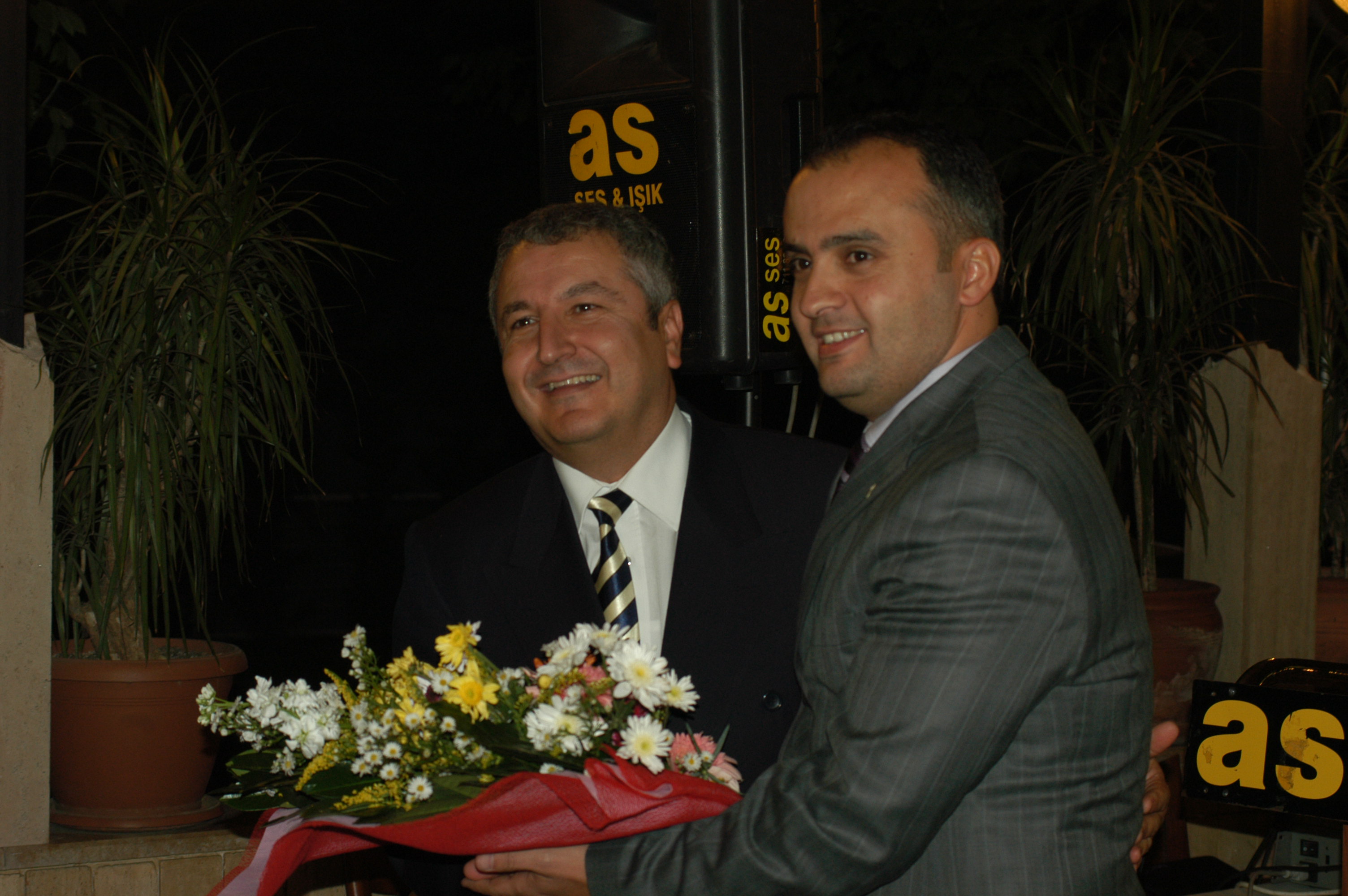 Gençgazete Prof. Inegöl Dr. Selçuk Yakşi Hayırsever Yemek 2006 Ekim (3)