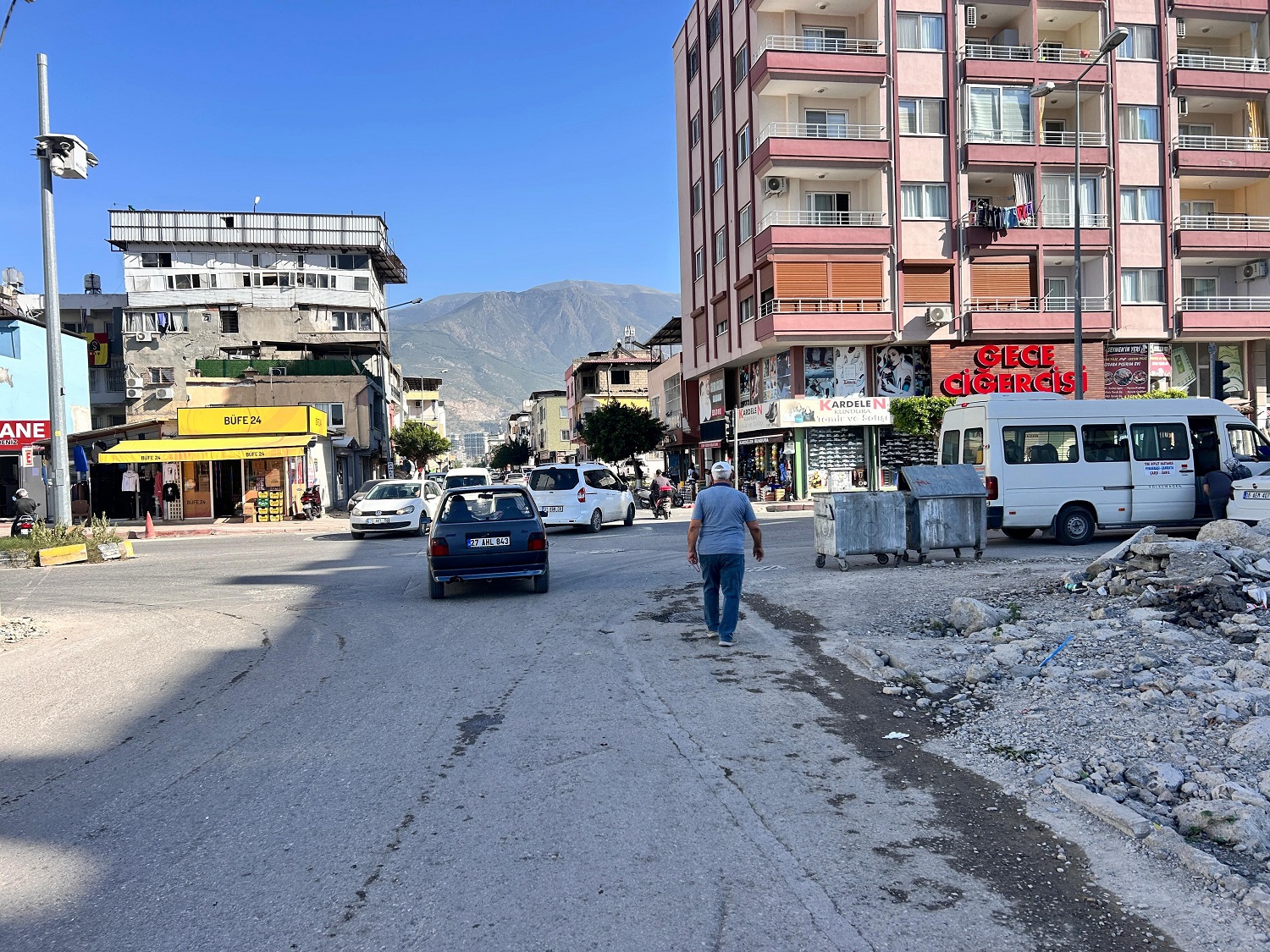 Gençgazete Trafikte Kızan Sürücü Geri Manevra Yapıp (2)