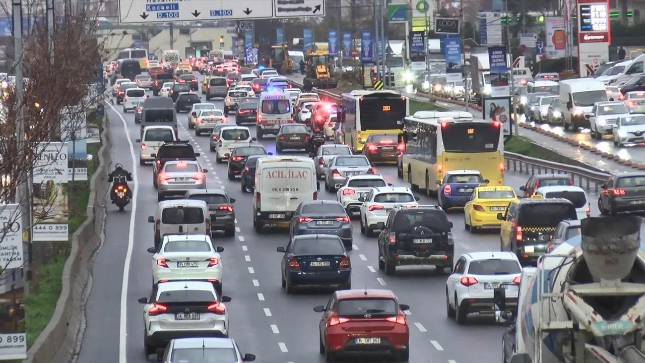 İstanbul'da Yarın Bazı Yollar Trafiğe Kapatılacak Alternatif Güzergahlar Neler (2)