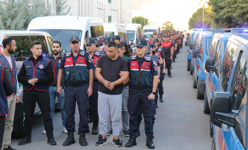 Sahte Ilanlarla 20 Milyon Lira Vurgun Yapan Çeteyi Jasat Çökertti 66 Gözaltı-1