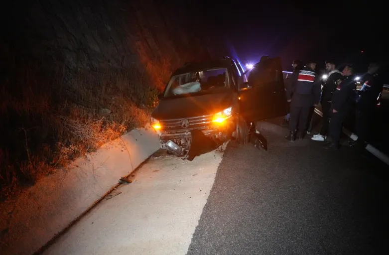 Balıkesir'de Tomruk Yüklü Tır Dehşet Saçtı 1 Ölü, 9 Yaralı