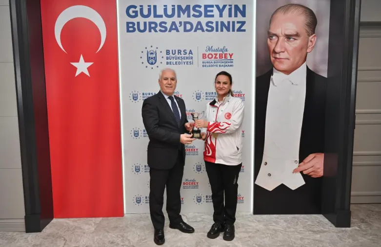 Başkan Bozbey, Briç Şampiyonu Dilek Yavaş'ı Makamında Ağırladı (6)