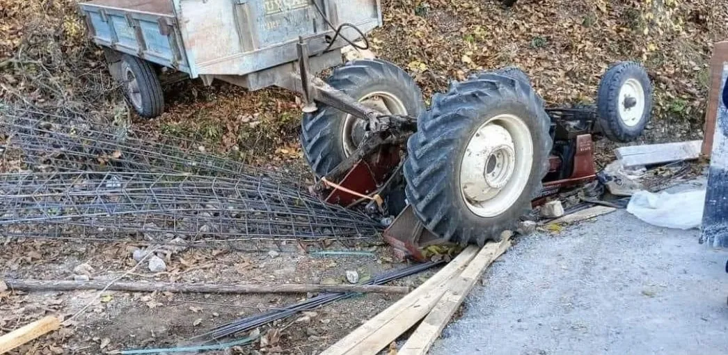 Bursa'da Devrilen Traktörün Altında Kalan Genç Hayatını Kaybetti (3)