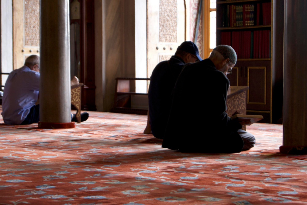 Gençgazete Namaz Cami Cemaat Mescid İmam Kamet Getirebilir Mi (1)