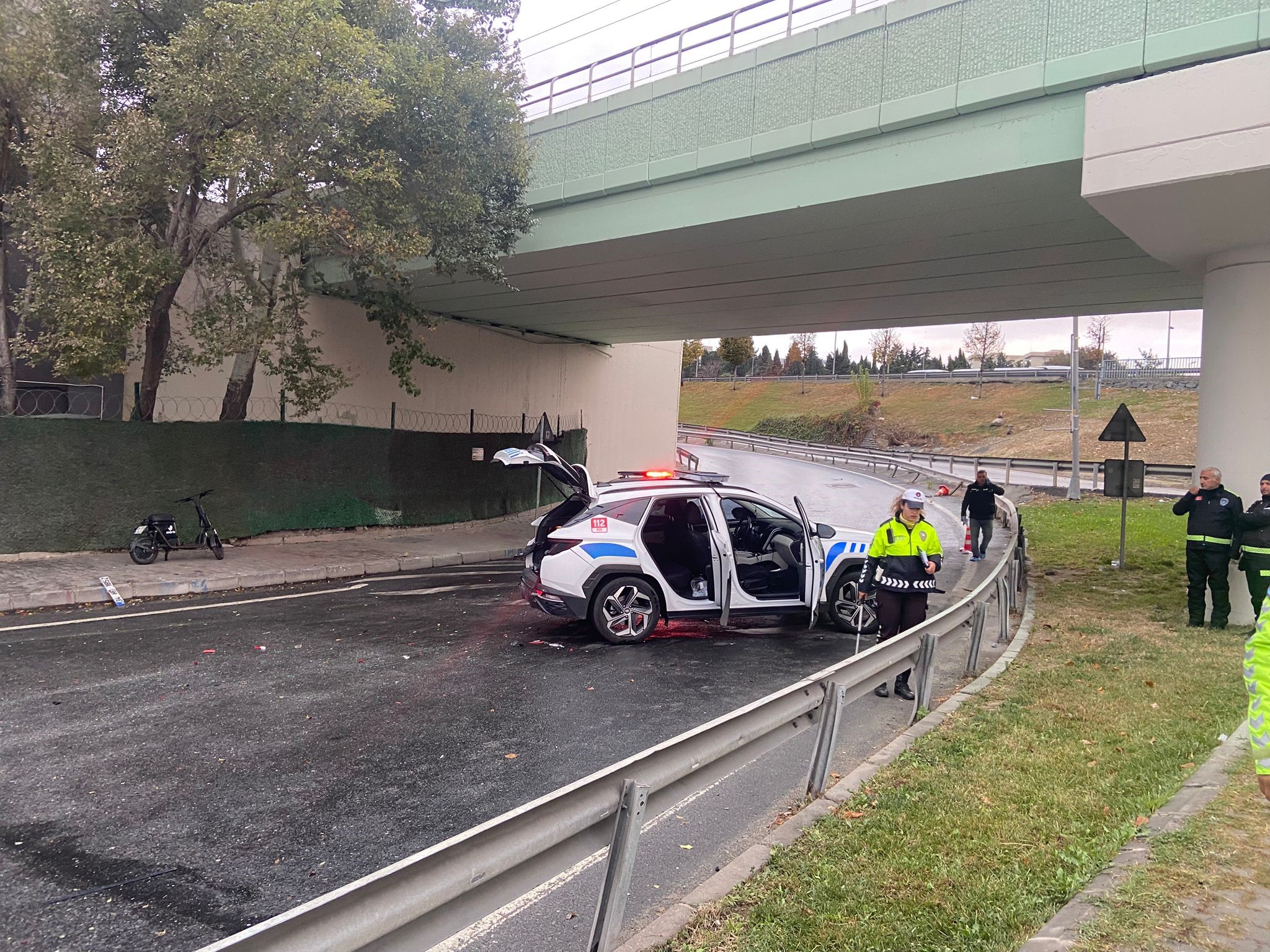 Gençgazete Trafik Kazası Için Gelen Polislere Otobüs Daldı (3)