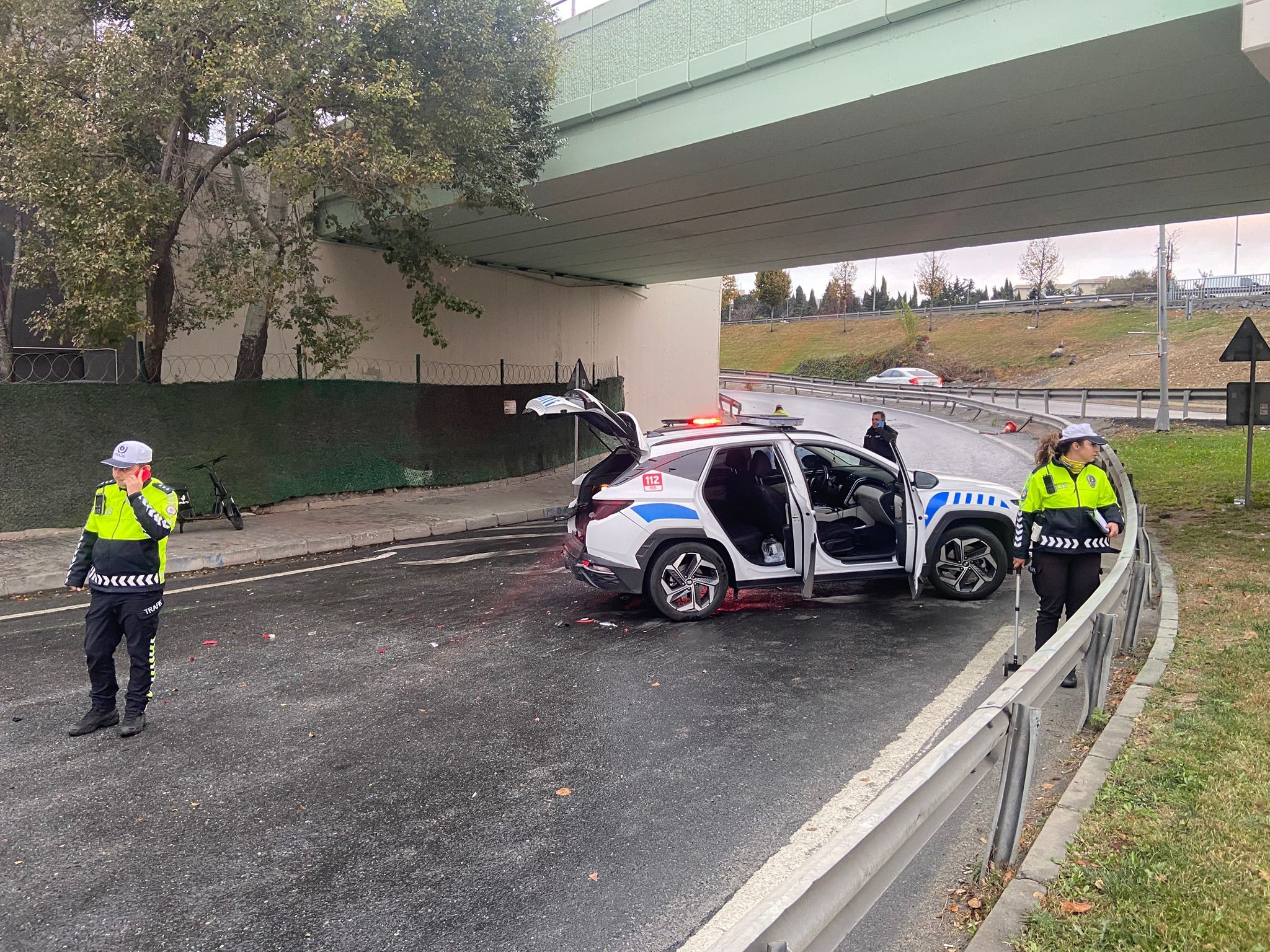 Gençgazete Trafik Kazası Için Gelen Polislere Otobüs Daldı (4)