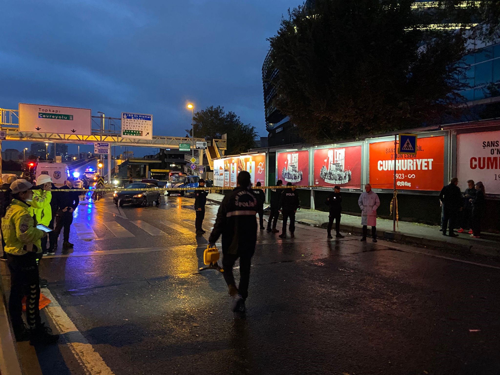 Gençgazete Trafik Kazası Için Gelen Polislere Otobüs Daldı (9)