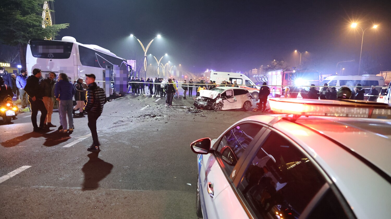 Gençgazete Yolcu Otobüsü Terminalden Çıkış Yaparken Otomobille Çarpıştı (7)