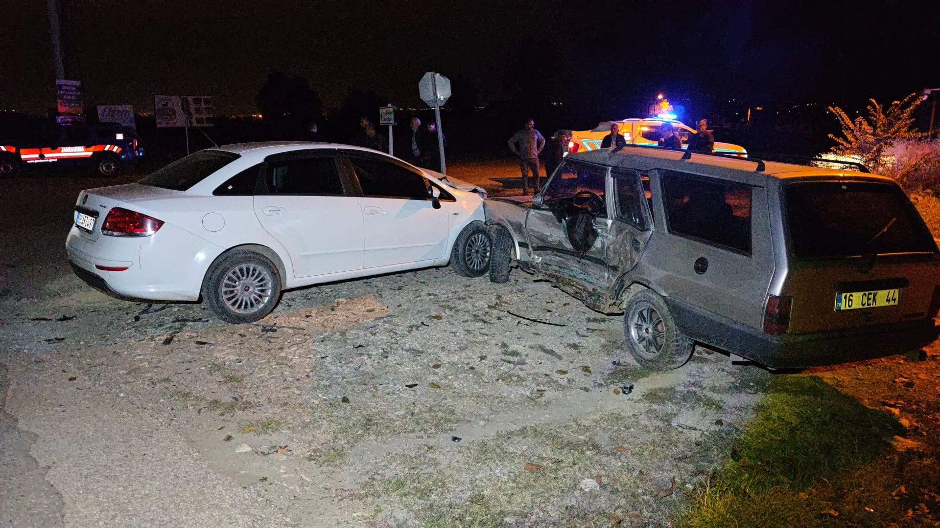 İnegöl Ortaköy Yolunda Kavşakta Kaza 3 Yaralı (3)