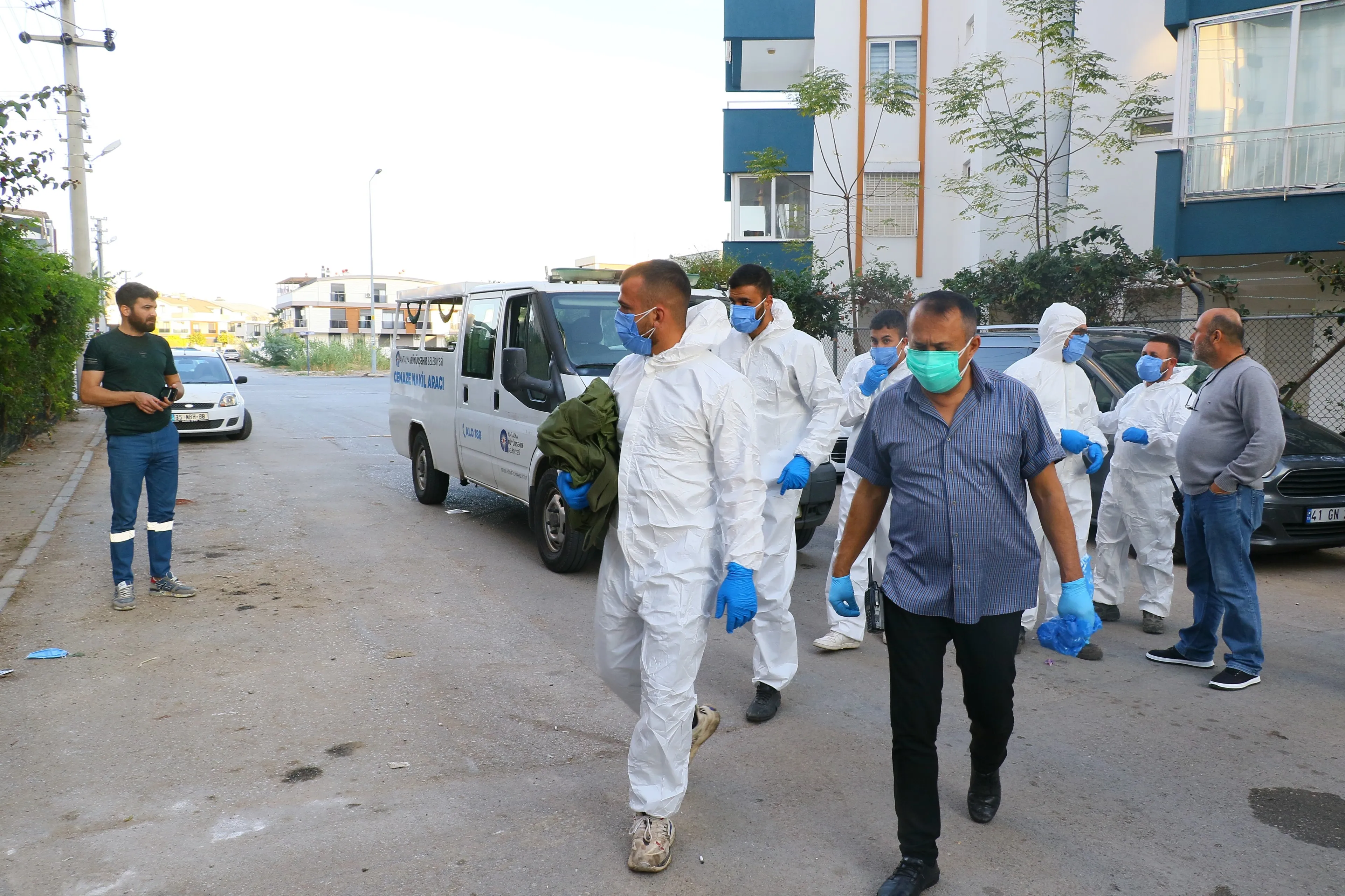 Kapı Ve Camları Bantlayan 3 Kardeş, Oda Içerisinde Kömür Yakarak Hayatlarına Son Verdi (4)