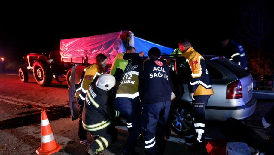 Sıkışan Kadın İtfaiye Ekiplerinin Kurtarma Çabasıyla Hayatta Kaldı, Eşi Hayatını Kaybetti (2)