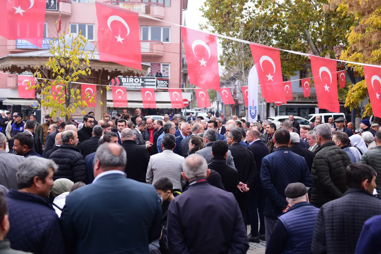 Tarihi Yenişehir Çarşı Hamamı Coşkulu Bir Törenle Yeniden Açıldı! (2)