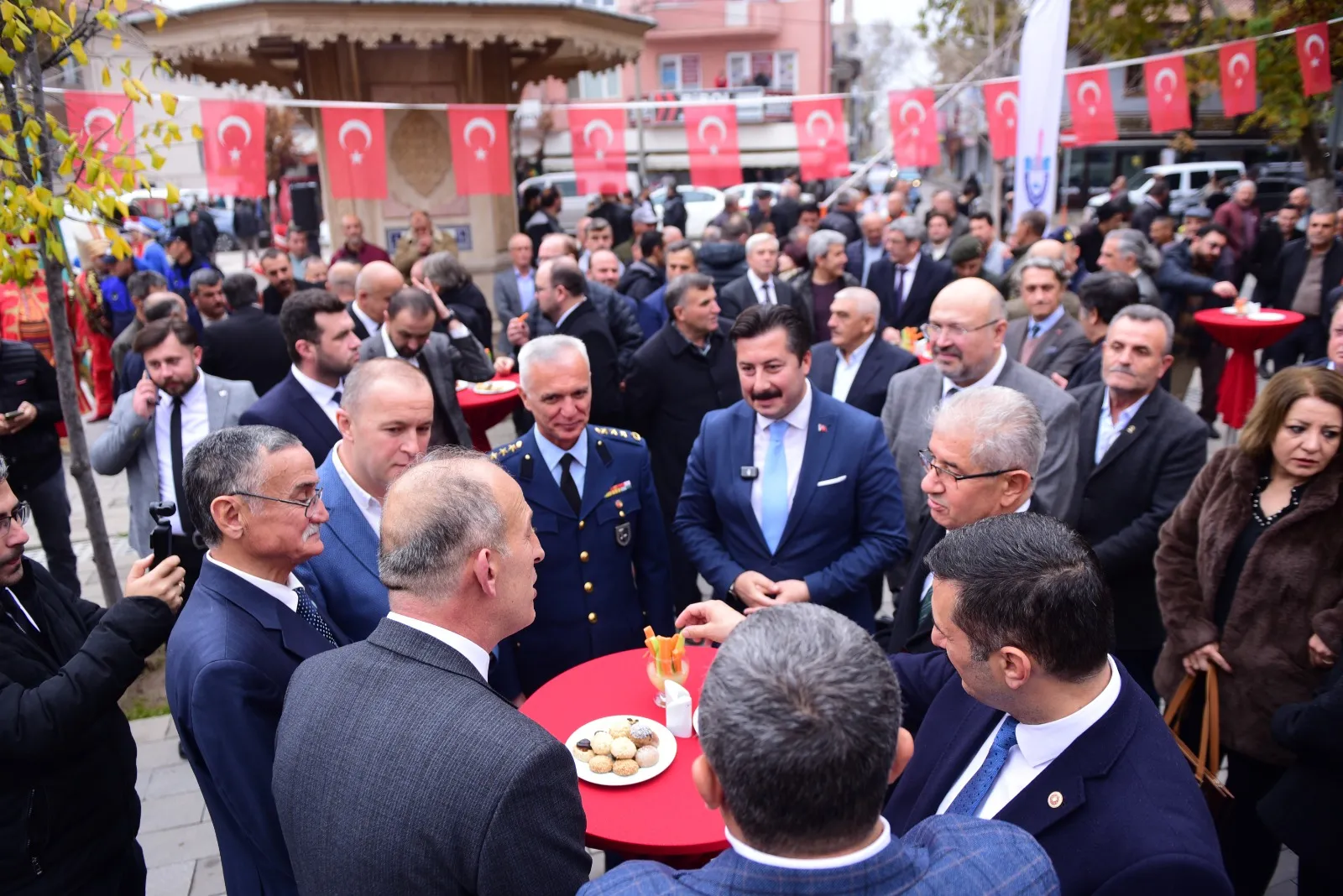 Tarihi Yenişehir Çarşı Hamamı Coşkulu Bir Törenle Yeniden Açıldı! (3)