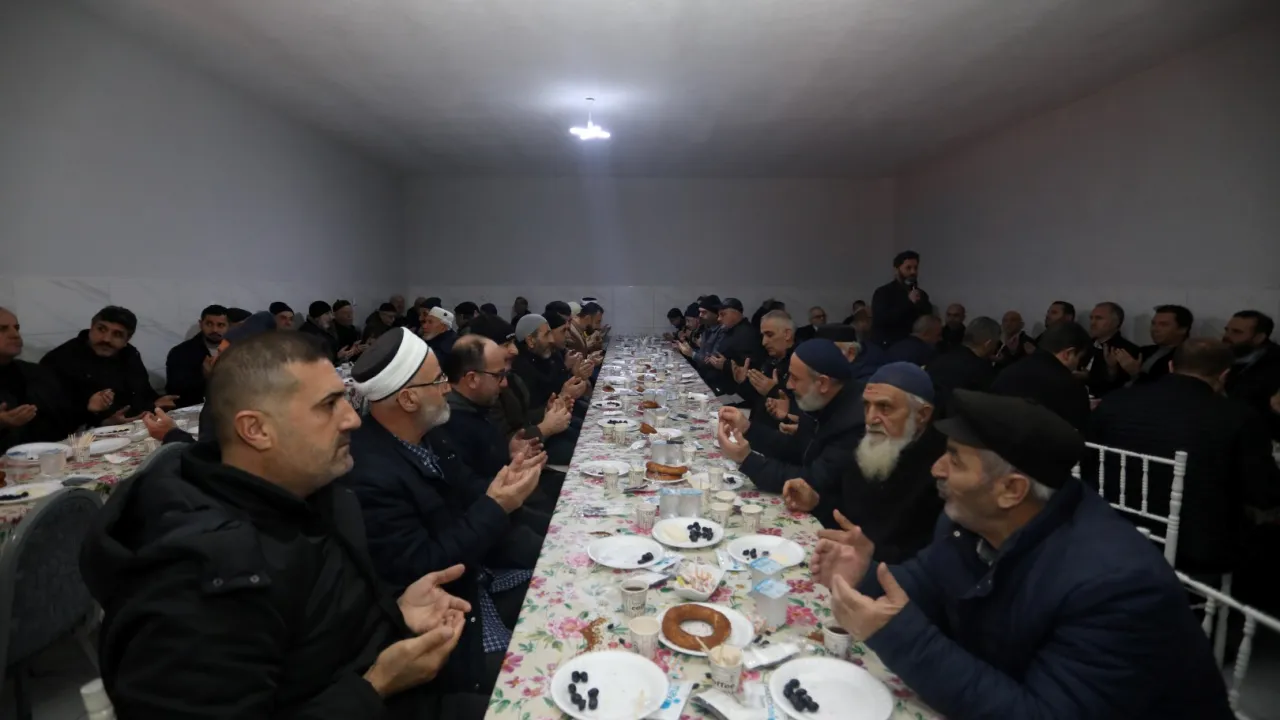 Bereket Sofrası Fetih 1453 Camii’nde Fatih Mahallesi Sakinleriyle Buluştu (2)