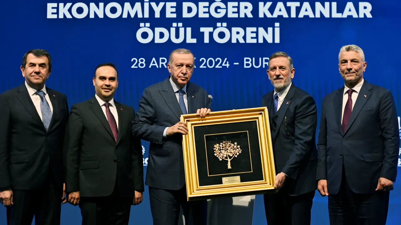 Cumhurbaşkanı Erdoğan’dan Bursa’da Ekonomiye Değer Katanlar Ödül Töreni’nde Önemli Mesajlar (1)