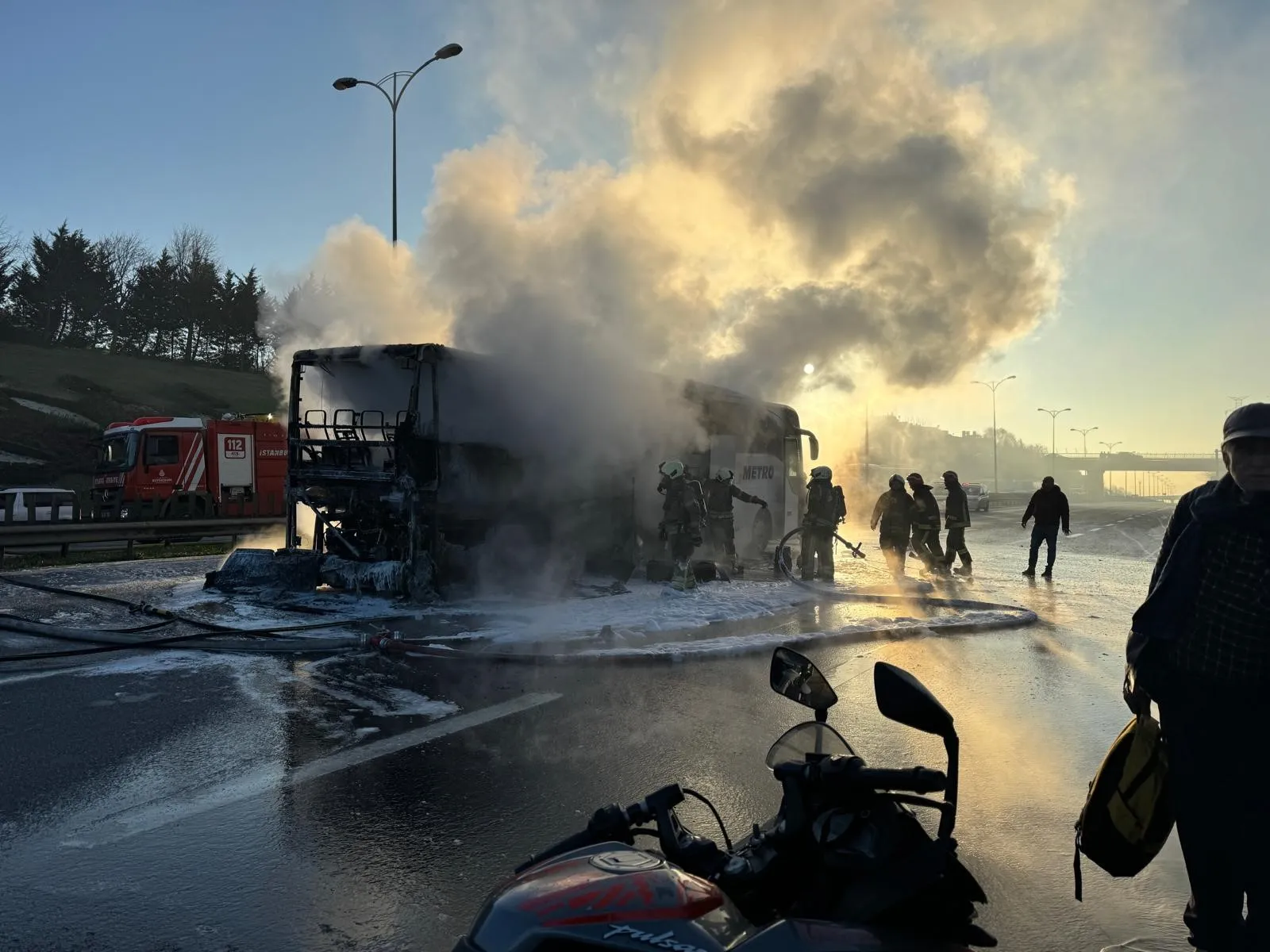 Esenler’de Yolcu Dolu Otobüsü Alev Alev Yandı! (3)