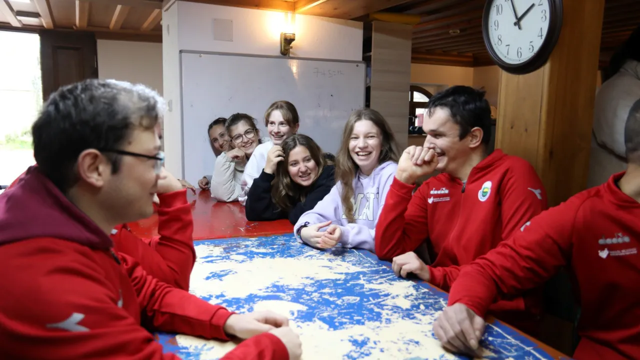 Gazipaşa Ortaokulu Öğrencilerinden Engelsiz Yaşam Merkezi'ne Sürpriz Ziyaret (6)