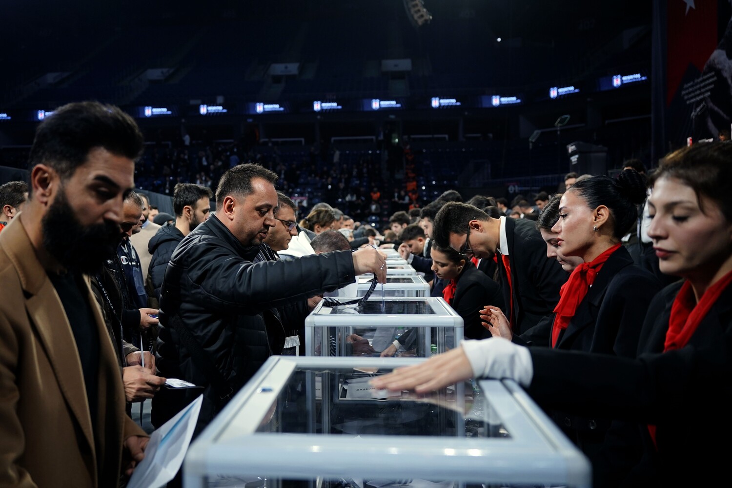 Gençgazete Beşiktaş Başkanını Arıyor Beşiktaş’ta Olağanüstü Seçimli Genel Kurul (2)