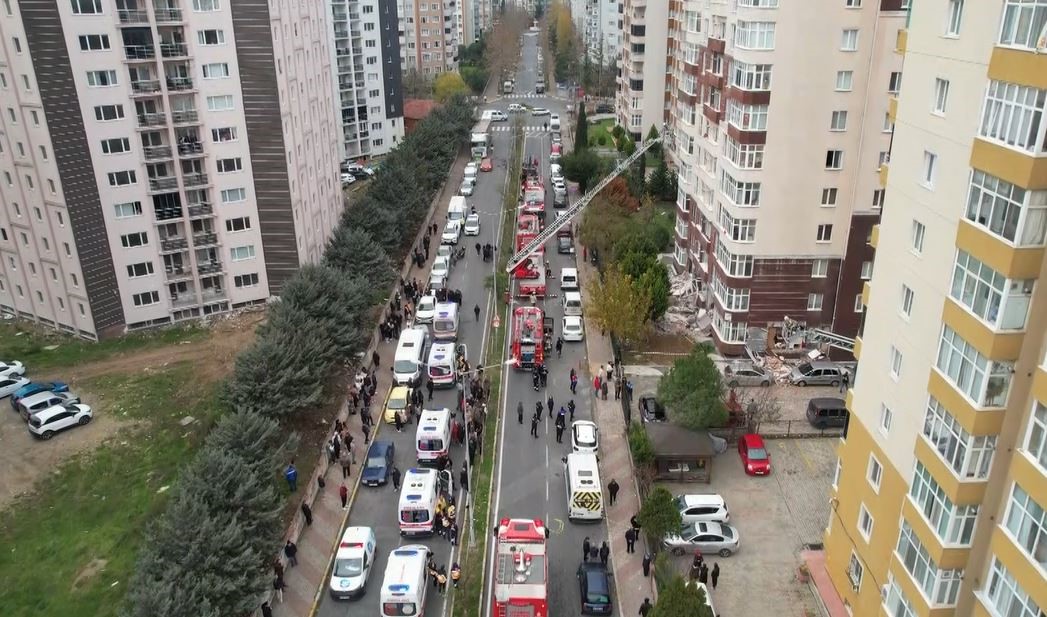 Gençgazete Beylikdüzü’nde 14 Katlı Binada Doğalgaz Patlaması (5)