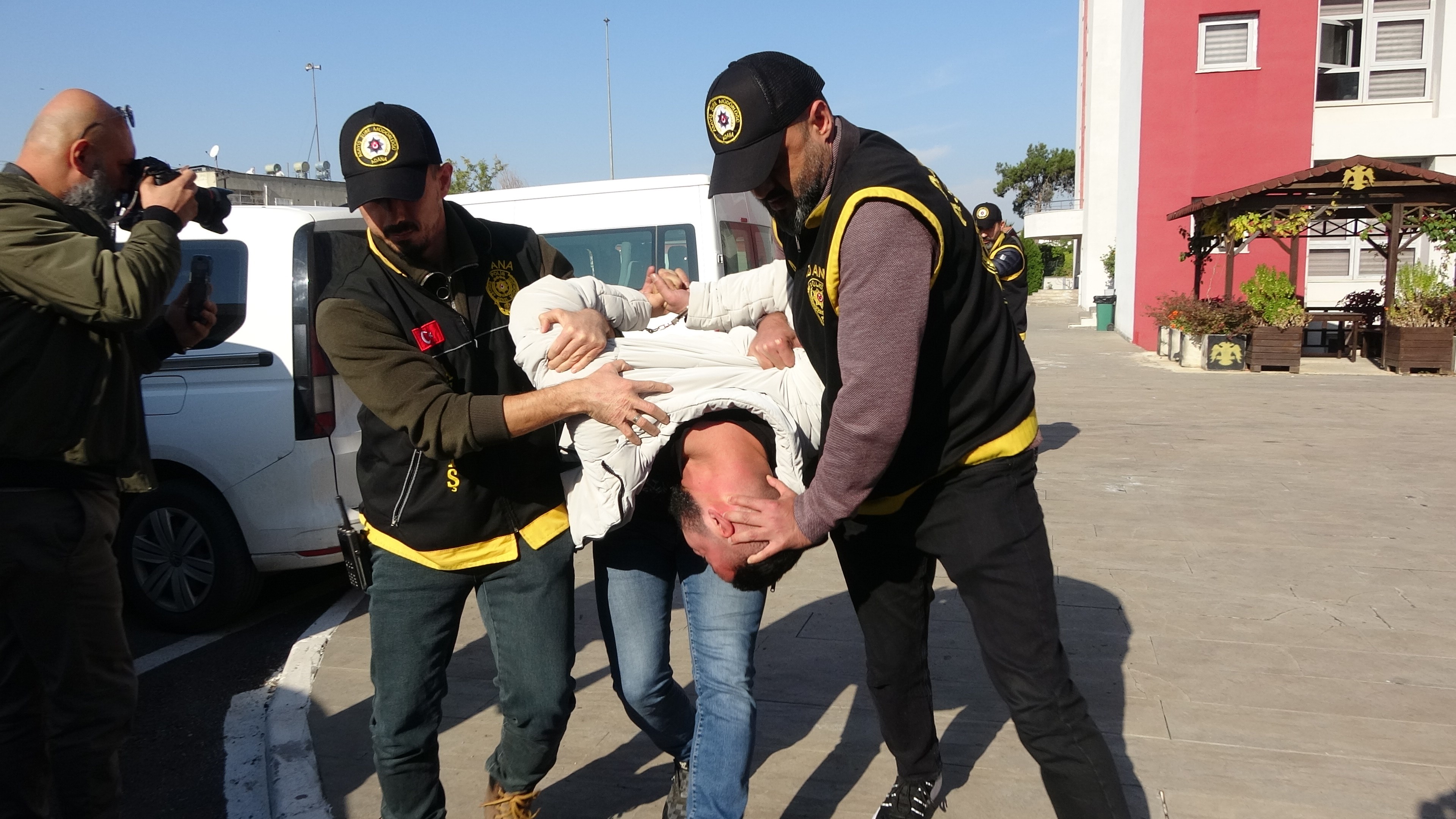 Gençgazete Güvenlik Görevlisini Rehin Alan Maskeli, Uzman Çavuş Çıktı (5)