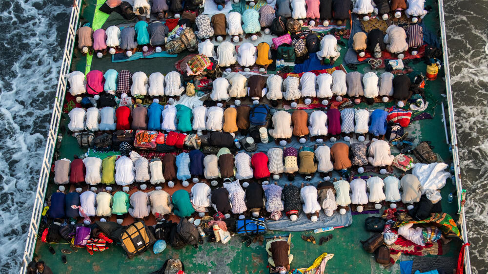 Gençgazete Imam Cemaat Namaz (1)