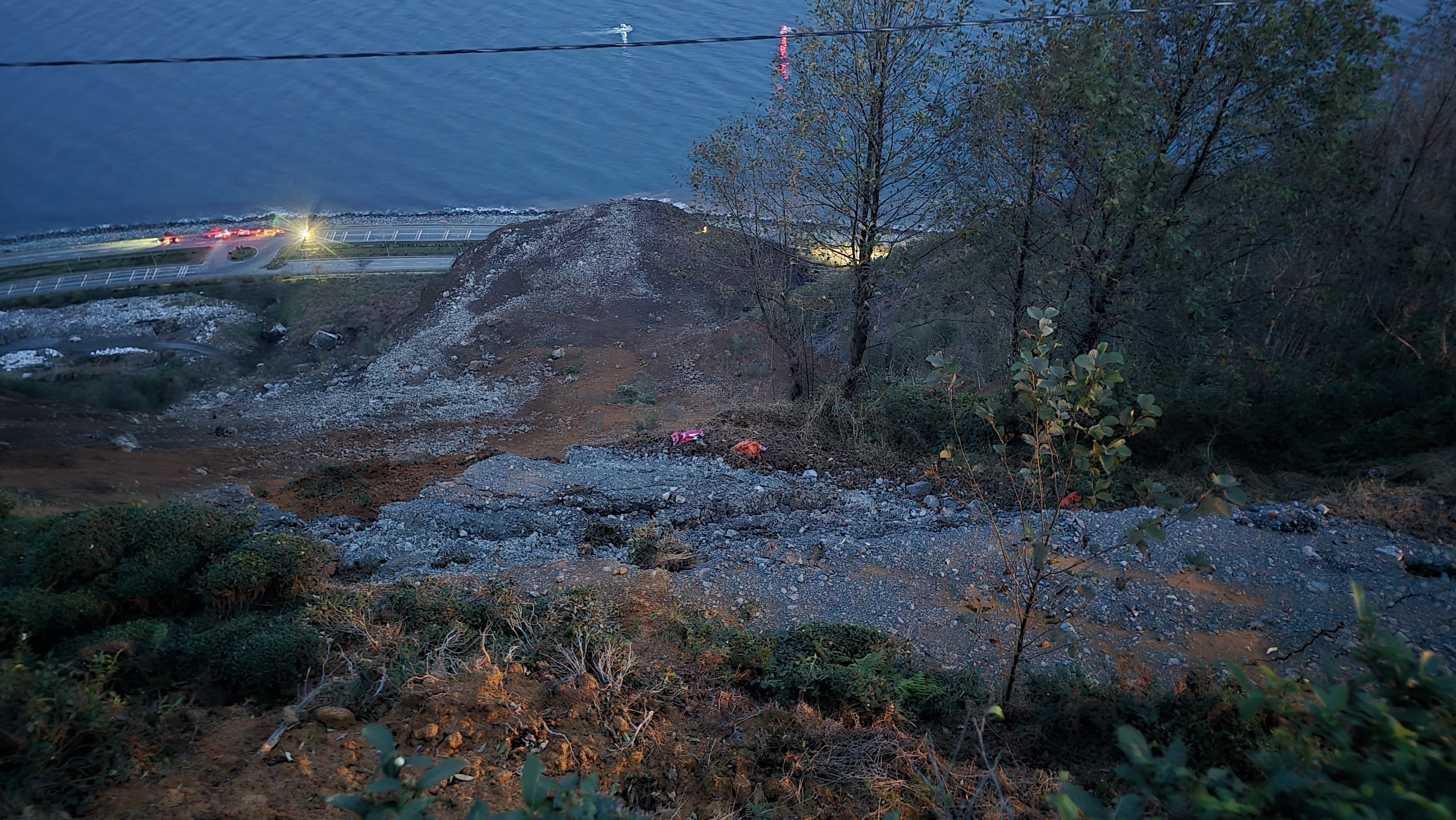 Gençgazete Karadeniz Sahil Yolunu Kapatan Heyelanın Boyutu (9)