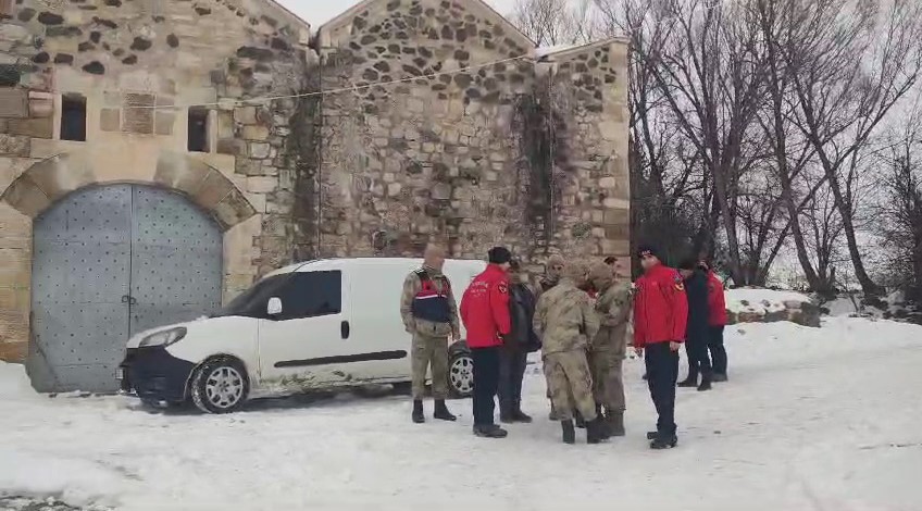 Gençgazete Kayıp Öğretmenin Karda Aracı Bulundu (3)