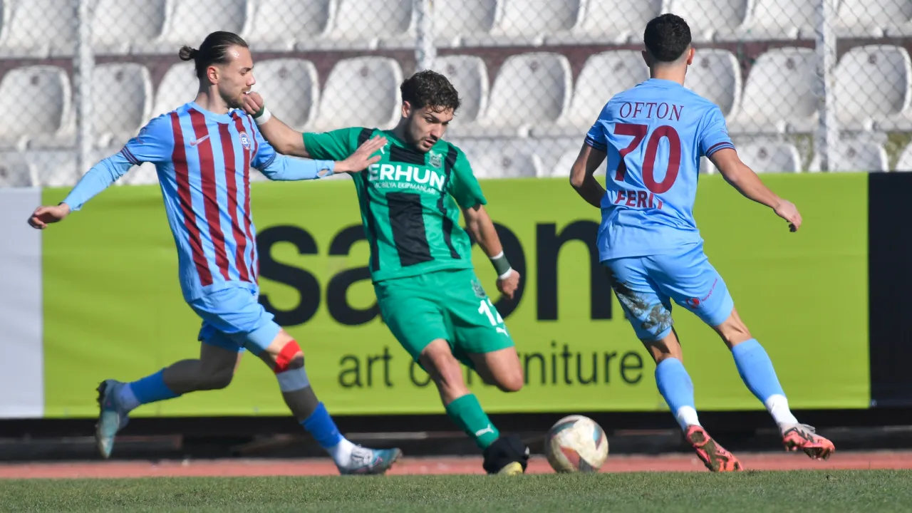 İnegöl Kafkasspor Ve Beykoz İshaklı Spor Maçında İlk Yarı Golsüz Tamamlandı (1)